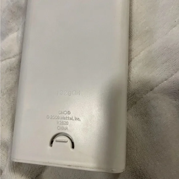 Mattel UNO Card Game in White Case - Picture 2 of 4